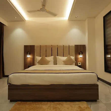 Отель Snj Taj Grand
